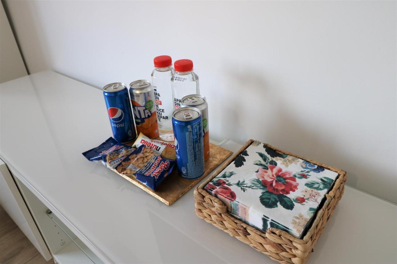 Lovely City Center Apartment - Free Minibar Bukares Bagian luar foto
