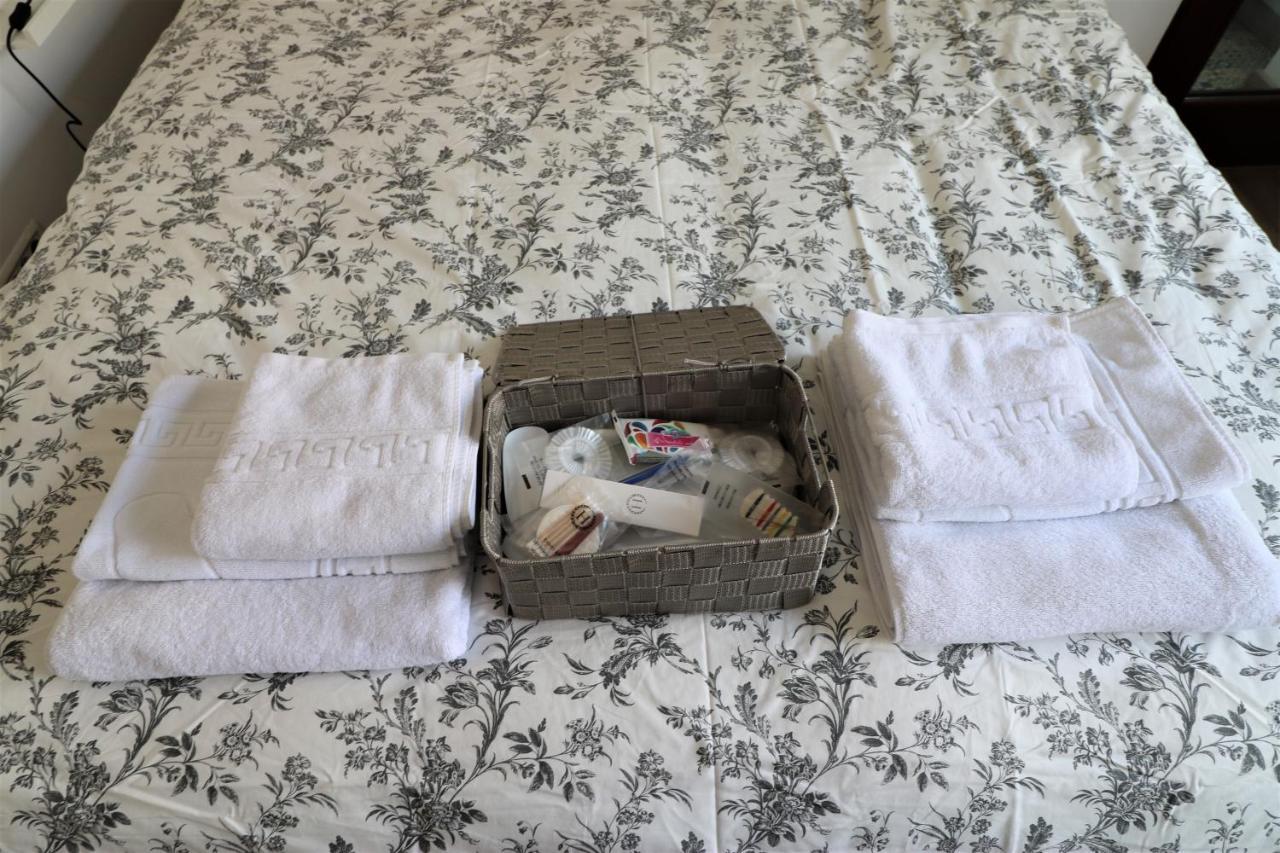 Lovely City Center Apartment - Free Minibar Bukares Bagian luar foto