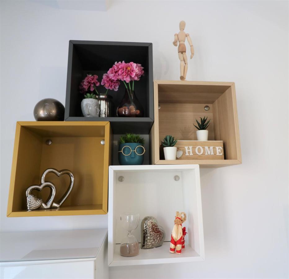 Lovely City Center Apartment - Free Minibar Bukares Bagian luar foto
