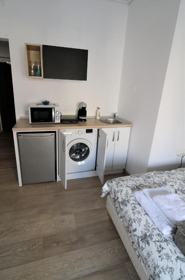 Lovely City Center Apartment - Free Minibar Bukares Bagian luar foto
